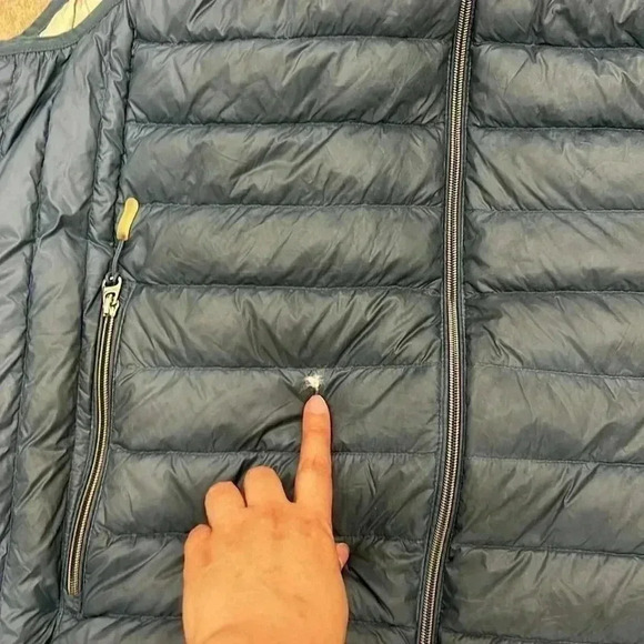 Tumi down puffer vest - Picture 3 of 11